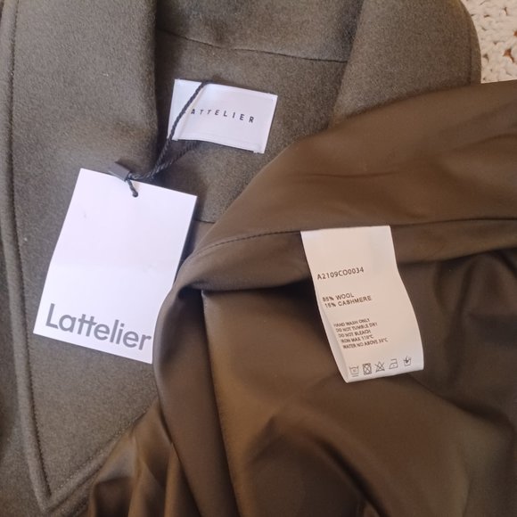 Lattelier Cape-Shape Cashmere Coat - Picture 4 of 6